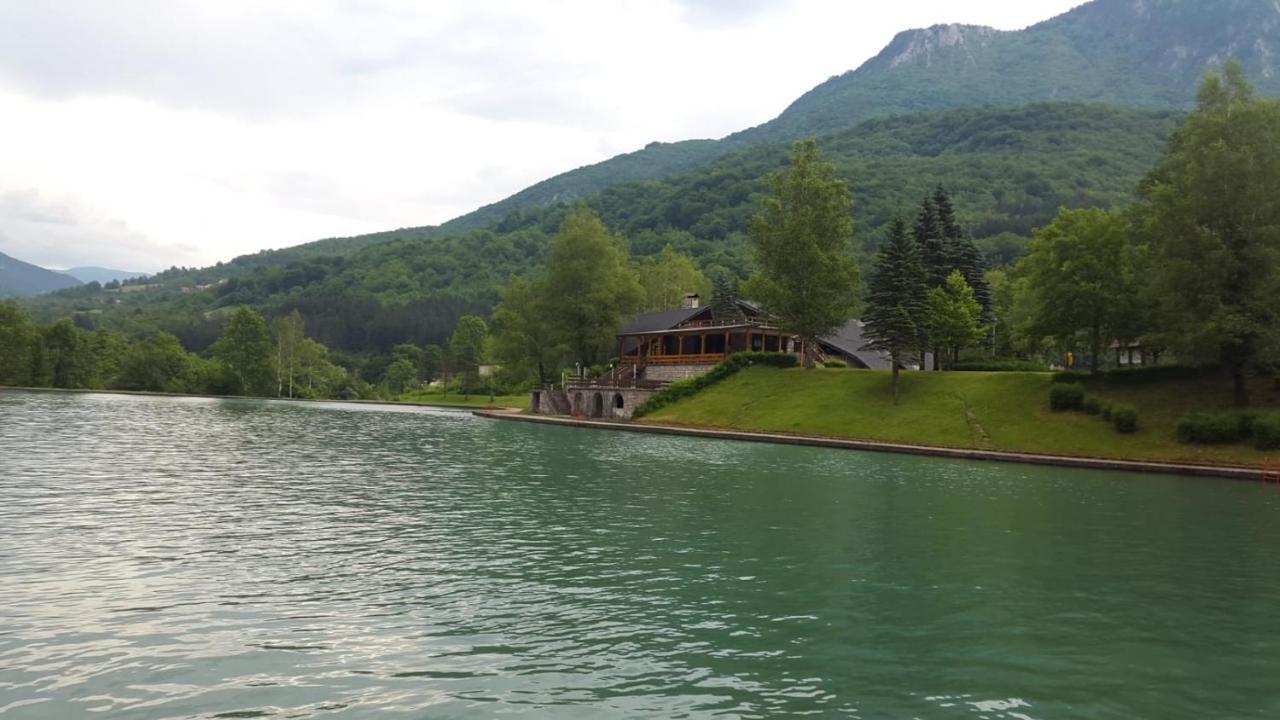Apartmani Sarovic Tjentiste Buitenkant foto